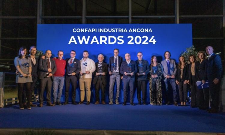 #CONFAPIANCONAWARDS2024, SUCCESSO PER L'EVENTO ANNUALE DI NATALE: TREDICI AZIENDE PREMIATE